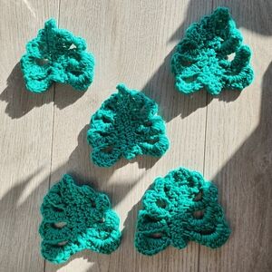 Hand crochetted green monstera leaf coaster with 100% cotton yarn